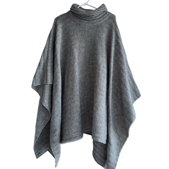 Alexandra Bartlett Poncho Sweater Women OS Lambswool Peasant Cape Laganlook Warm - Picture 1 of 4